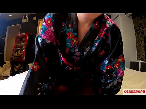❤️ Vajza e re cosplay pëlqen seksin deri në orgazmë me një shiringë në një kalorës dhe një blowjob. Vajzë aziatike me pidhi leshtore dhe cica të bukura me kostum tradicional japonez në video amatore që tregon masturbim me lodra qij. Sakura 3 OSAKAPORN. ❤ Video e ndyrë  tek ne ❤